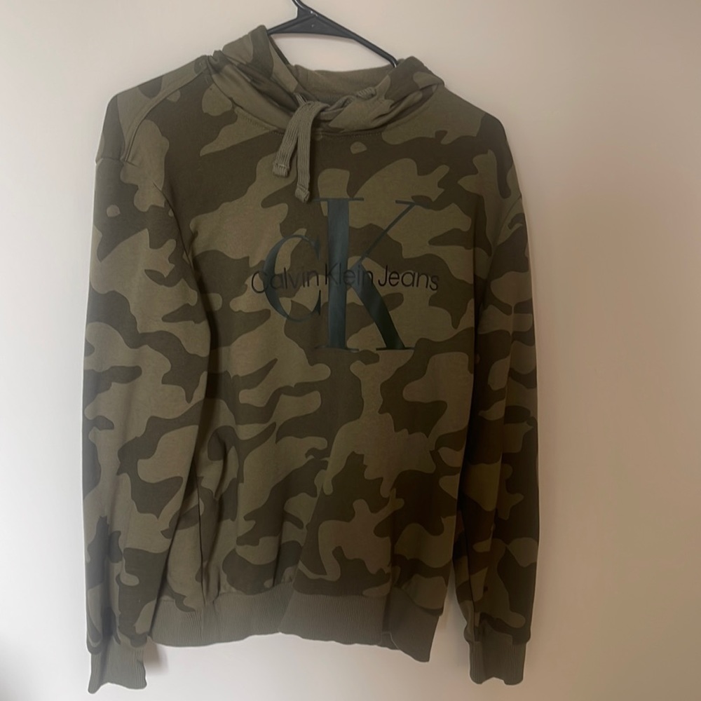 Calvin Klein Mens Camo Hoodie. Medium